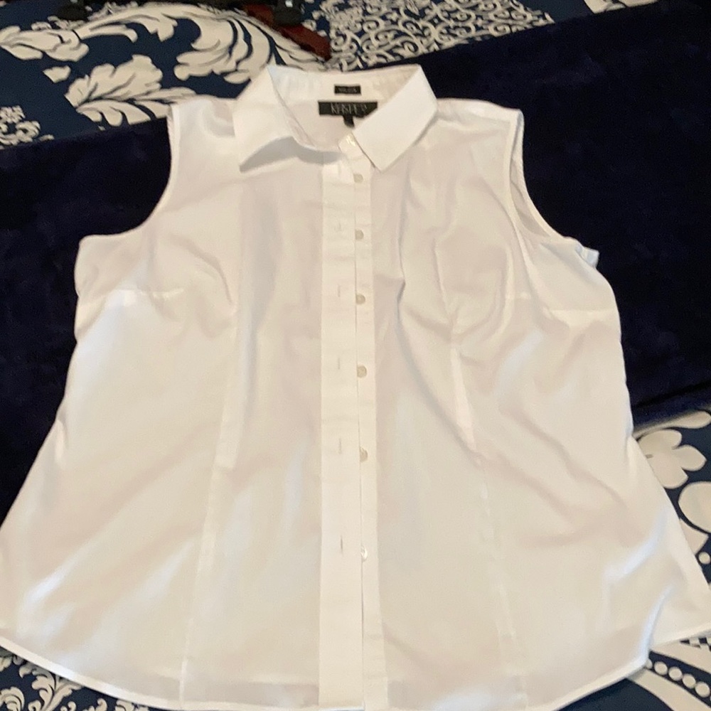 White sleeveless shirt